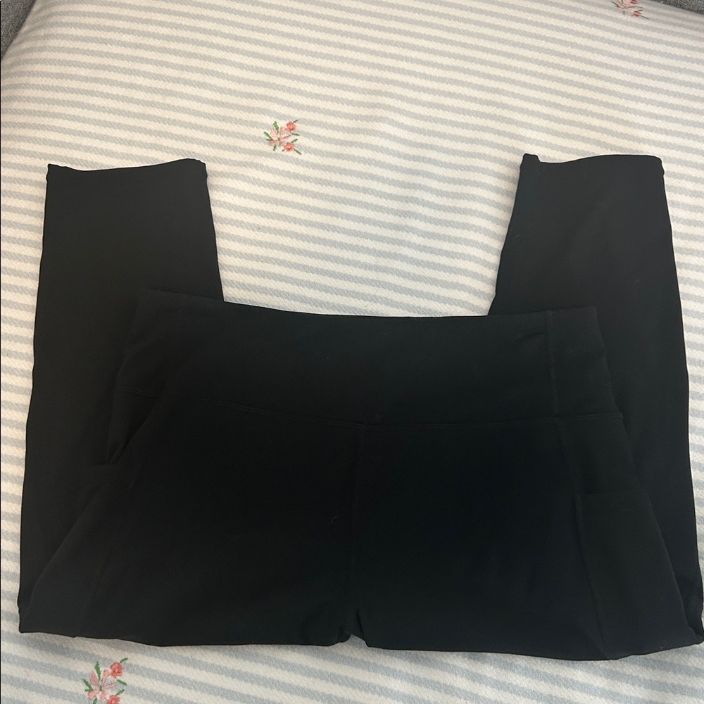 Stelle Capri Black Leggings. XL